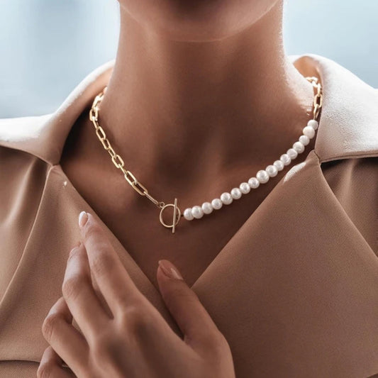 Chain Necklace with Pearls in Gold-EllyBoutique