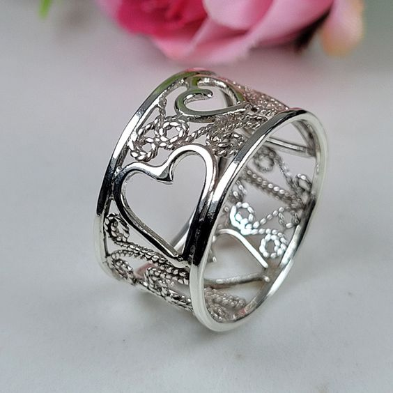 Vintage Hollow Silver Heart Earrings-EllyBoutique