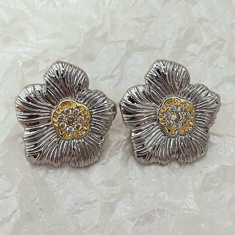Vintage Gold Center Floral Earrings-EllyBoutique