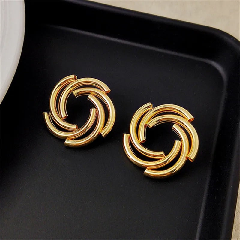 Vintage Gold Twisted Circular Motif Earrings-EllyBoutique